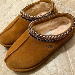 Uggs Tasman Slippers in Chestnut